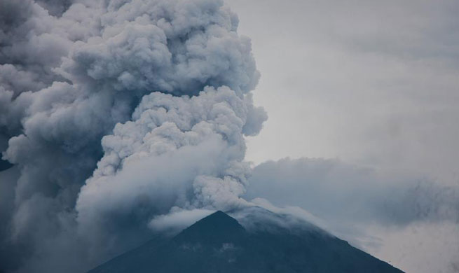Indonesia assures volcano eruption not to directly threat tourists in southern Bali