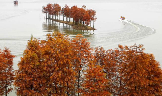 Tourists visit Tianquan Lake in E China's Jiangsu