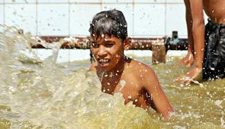 Heat wave hits Islamabad, Pakistan