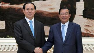 Cambodia, Vietnam vow to expand cooperation in humanitarian activities