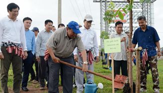 Lao president attends event of building Vientiane as green model city