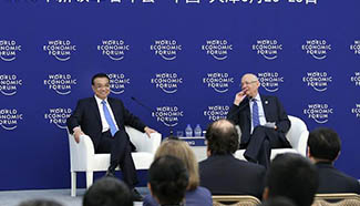 Premier Li holds talks with business executives attending Summer Davos
