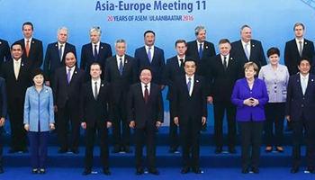 Chinese premier poses for group photo with other leaders in 11th ASEM Summit