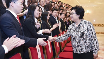 Senior political advisor meets HK, Macao youth delegation