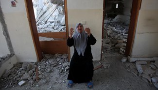 Palestinians clear rubbles of house demolished by Israeli soldiers