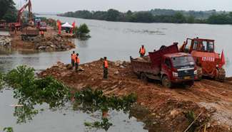 Rescuers work to repair dike breach on Kaotian River in Hubei