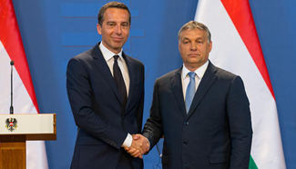 Austrian Chancellor to send police to help defend Hungarian-Serbian border