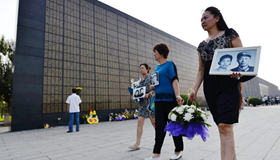 Tangshan mourns quake victims on 40th anniversary