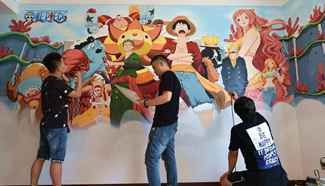 Young artists start mural studio after graduation in N China