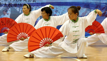 Various activities mark China's national Fitness Day