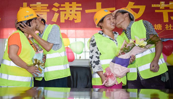 Couples of migrant workers celebrate upcoming Qixi Festival