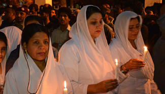 People pay tribute to victims of hospital bombing in Pakistan