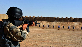 Afghan policemen take part in military training