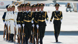 PLA guards of honor welcome guests of G20 Summit at airport in Hangzhou