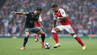 Premier League match: Arsenal beats Southampton 2-1