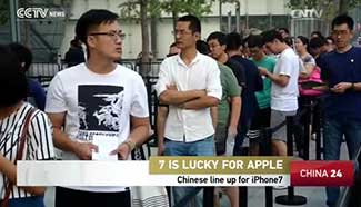 Chinese fans line up for iPhone 7