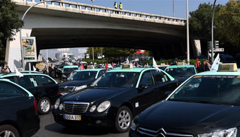Taxi drivers' protest blocks traffic, causes delays in Portugal