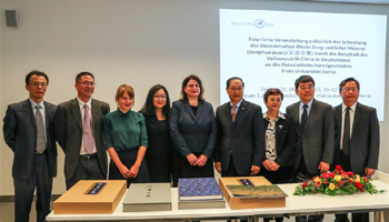 Chinese Embassy donates Collective Works of Paintings of Song Dynasty to Free University of Berlin