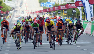 Cyclists compete during 2016 Tour of Hainan