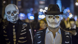 People participate in annual Halloween parade in Manhattan