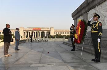 Guinean president lays wreath to Monument to People's Heroes in Beijing