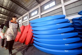Output of kayak manufacturers in Liancheng reaches 200,000 a year