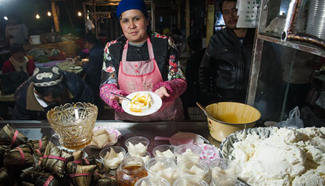 A look at Xinjiang's night market
