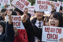 Mass rally in Seoul urging president to quit