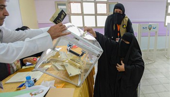 Kuwaitis cast ballots to elect 50 new lawmakers of parliament