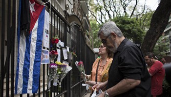 Residents mourn Fidel Castro outside Cuban Embassy in Argentina