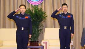 Shenzhou-11 astronauts recount time in space