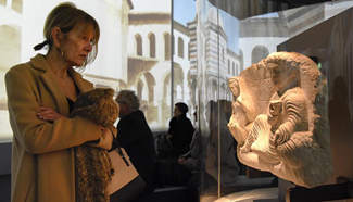 Cultural relics showed during exhibition in Paris