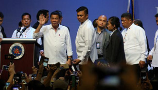 President Duterte meets Phlipinos in Singapore, defending war on drugs