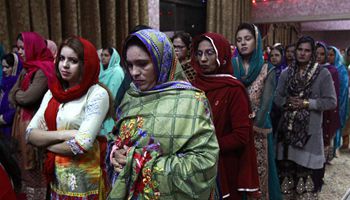 Pakistani Christians attend mass on Christmas eve