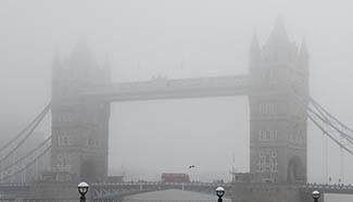 Heavy fog shrouds London