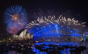 Annual Sydney fireworks show ushers in 2017