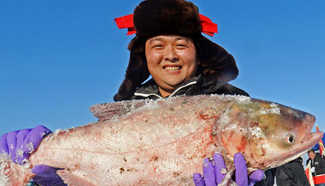 In pics: Winter fishing in northeast China