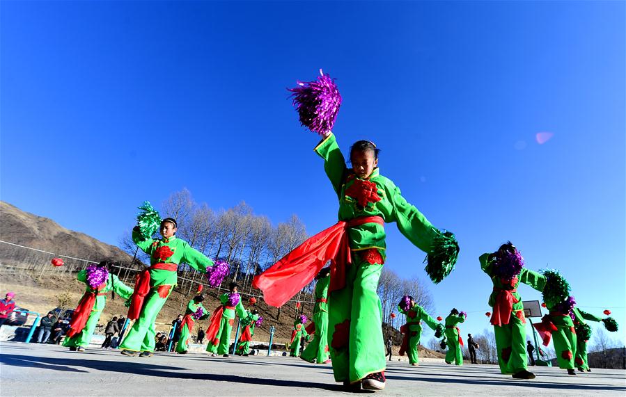 Farmers enjoy leisure time as Spring Festival draws near in NW China