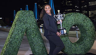Australian Open: Serena Williams claims title of women's singles