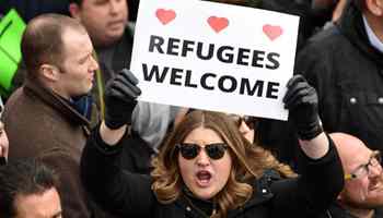 Trump's refugee ban sparks protests before White House, at over 30 U.S. airports