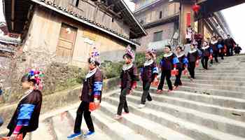 Brides escorted back to mothers' home on 3rd day of Lunar New Year