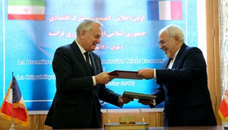 Iran, France sign 5 memos on economic cooperation