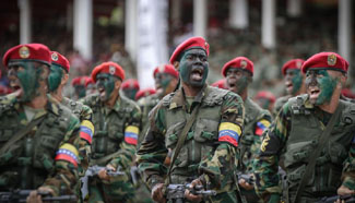 Venezuelan soldiers take part in parade in Caracas