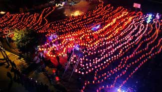Villagers perform dragon lantern dance in southeast China