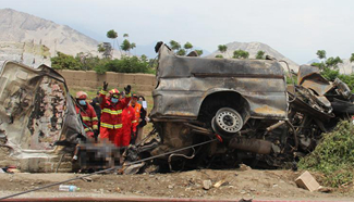Three-vehicle collision kills 15 in NW Peru