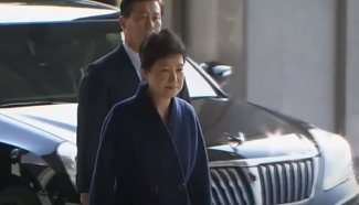 Park Geun-hye apologizes to the public, vows to undergo questioning faithfully
