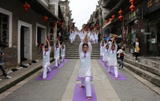 Fans practice yoga in SW China's county