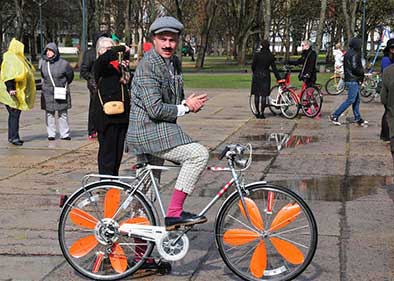 Riga Tweed Ride marks beginning of cycling week in Latvia