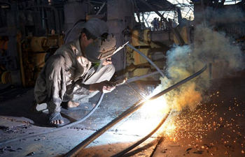 Pakistani laborers work at iron factory ahead of Int'l Labor Day