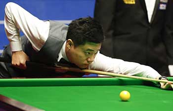 Ding, Selby compete during 4th session of snooker worlds semifinals